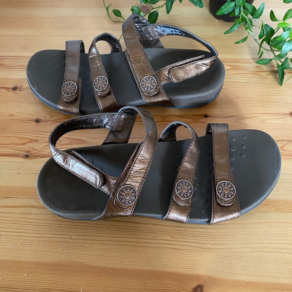 Vionic Adjustable Strap Sandals Bronze Size 7m - image 8